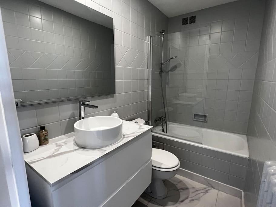 T2 Lumineux Refais A Neuf Avec Parking ! Appartement Lorient Buitenkant foto